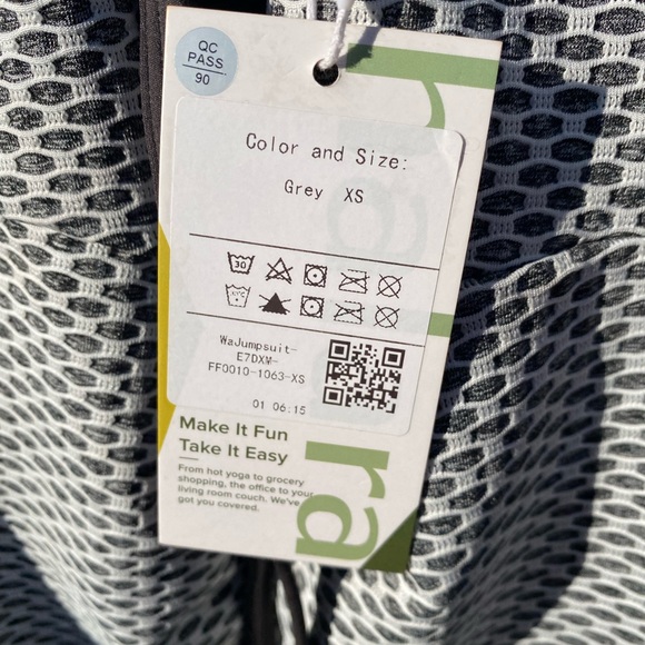 NWT Women’s XS Halara padded bra athletic jumpsuit romper adjustable straps - Picture 6 of 8